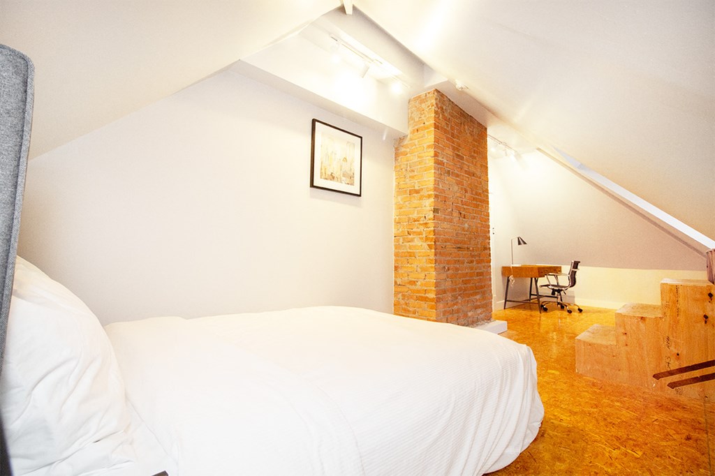 826 Wolseley House Rental Suites Apartments, 826 Wolseley Avenue